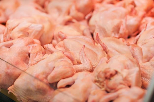 Kurczaki zarażone salmonellą trafiły do Polski ze Słowacji /&copy;123RF/PICSEL