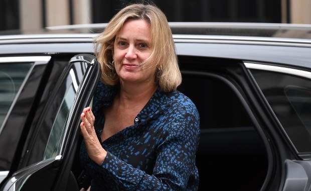 Kurczy się gabinet Borisa Johnsona. "Polityczny wandalizm"