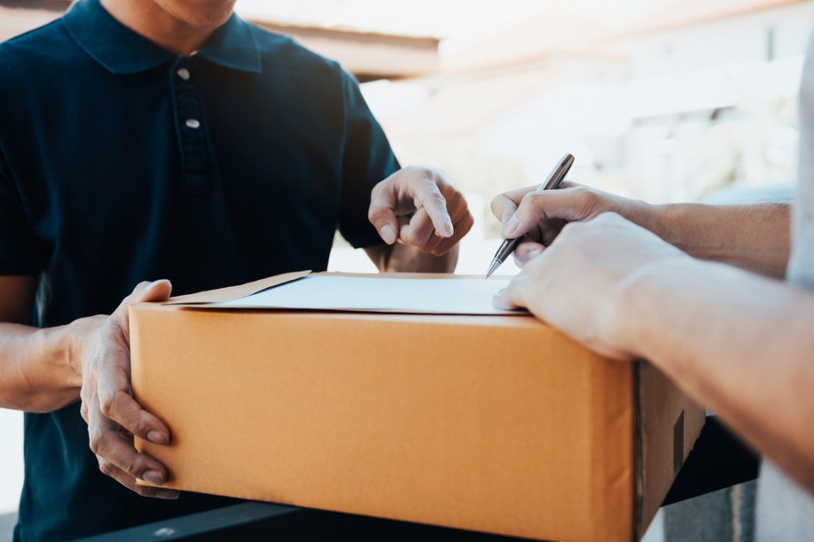 Kurier (zdjęcie poglądowe) /Shutterstock