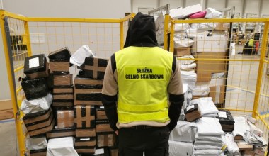 Kurierzy już tego nie dowiozą. KAS wyłapała ponad 1300 paczek