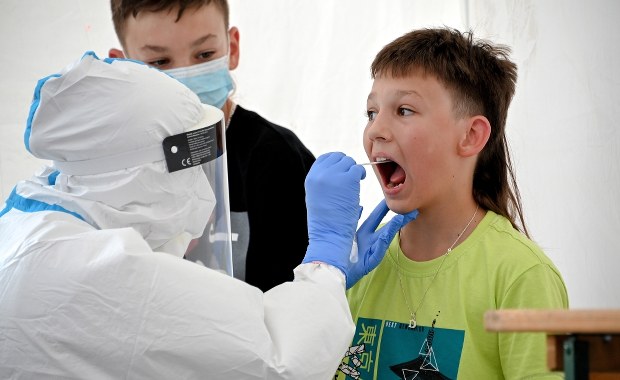 Kuriozalna pomyłka w raportach dot. liczby testów na koronawirusa: Szpital w Kielcach wydał oświadczenie