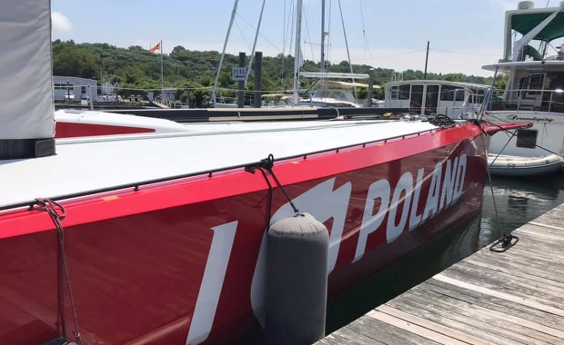 Kuriozalna wpadka. Jacht I Love Poland nie weźmie udziału w prestiżowych regatach