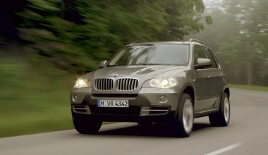 Kuriozalny wyrok. To wina BMW, że kierowca przytrzasnął sobie palce drzwiami