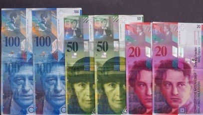 Kurs franka szwajcarskiego ostro w górę! Na moment przekroczył 5 zł