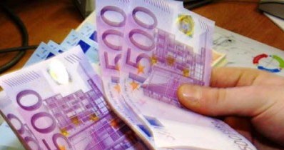 Kurs wspólnej waluty euro spadł wobec dolara /AFP
