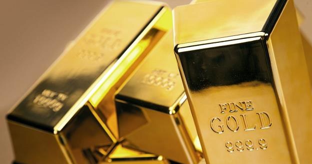 Kurs złota gwałtownie zyskuje już drugi tydzień z rzędu /&copy;123RF/PICSEL
