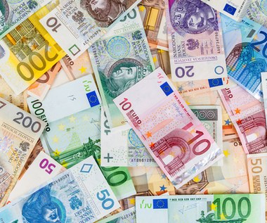 Kursy walut 02.12.2022 r. Ile trzeba zapłacić za euro, dolara i franka? 