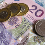 Kursy walut: EUR/PLN poniżej 4,5, NBP podtrzymuje gotowość do interwencji