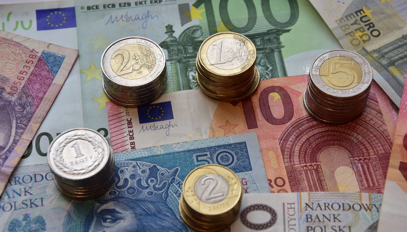 Kursy walut. Ile kosztują dolar, euro i frank w poniedziałek, 6 maja?