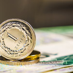 Kursy walut. W poniedziałek złoty nieco zyskał do euro, dolara i franka