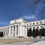 Kursy walut: Wyczekiwanie na Fed