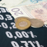 Kursy walut. Złoty nieco zyskał w stosunku do euro, dolara i franka