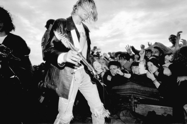 Kurt Cobain podczas koncertu Nirvany w 1991 r. /	Edd Sirrs/Retna Pictures /PAP/Retna
