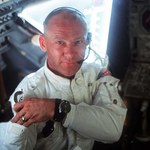 Kurtka Buzza Aldrina sprzedana za niemal 2,8 mln dolarów