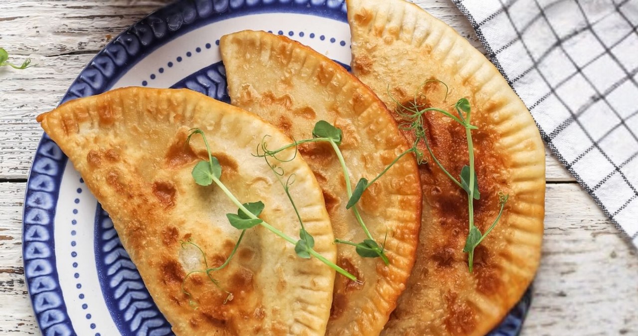 Kutaby to duże, płaskie pierogi smażone na patelni /serezniy /123RF/PICSEL