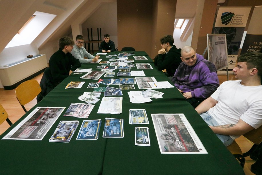 Kwalifikacja wojskowa dla powiatu gorzowskiego w budynku Domu Studenta AWF w Gorzowie Wielkopolskim /Lech Muszyński /PAP