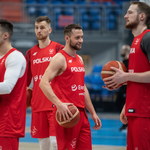 Kwalifikacje MŚ. Polscy koszykarze przegrali, przed meczem okazali solidarność z Ukrainą