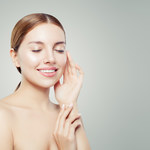 Kwas salicylowy: Jak działa na skórę twarzy?