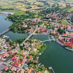 Kwatera zamiast hotelu, Mazury zamiast Sopotu. Są sposoby na tańsze wakacje w kraju