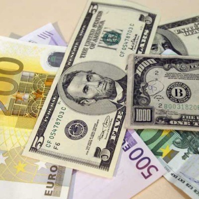 Kwestia dolara jako światowej waluty powraca od kilku lat /AFP