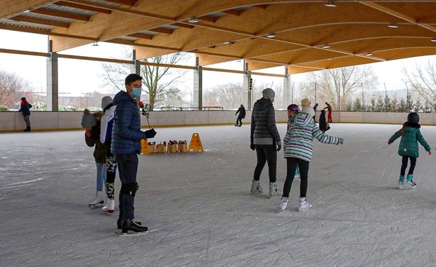 Kwiaciarnia na lodowisku zamknięta. Decyzja sanepidu 