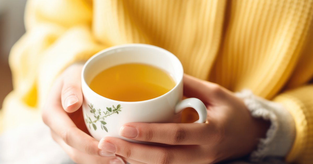 Kwiat lipy w formie naparu znajduje zastosowanie m.in. w leczeniu infekcji i zaburzeń trawiennych /123RF/PICSEL