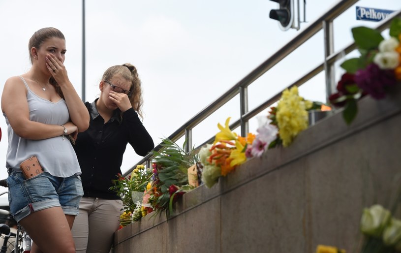 Kwiaty na miejscu tragedii /AFP