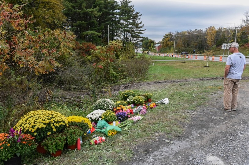 Kwiaty na miejscu tragedii /AFP