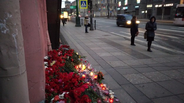 Kwiaty na miejscu zamachu /Przemysław Marzec /RMF FM