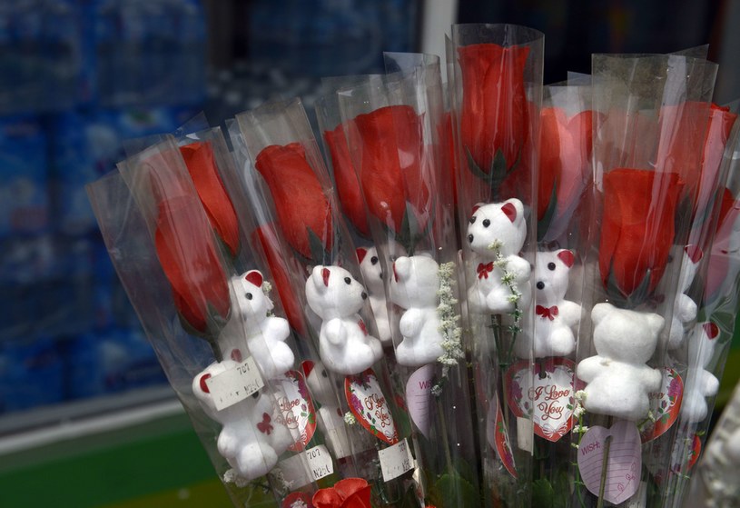 Kwiaty na walentynki w tym roku bardzo drogie /AFP