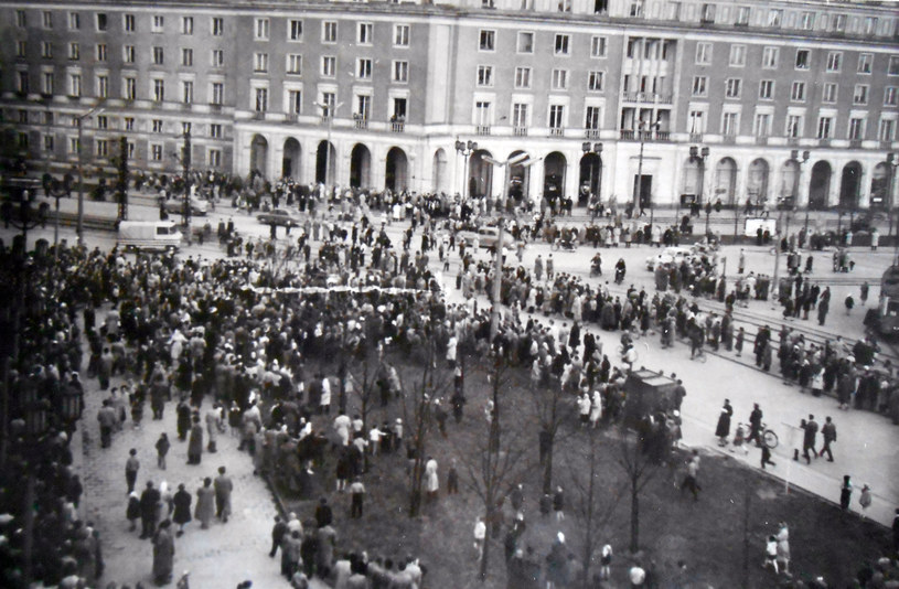 Kwiecień 1960 r. Zajścia przeniosły się na nowohucki Plac Centralny. Fot. z archiwum IPN /Archiwum autora