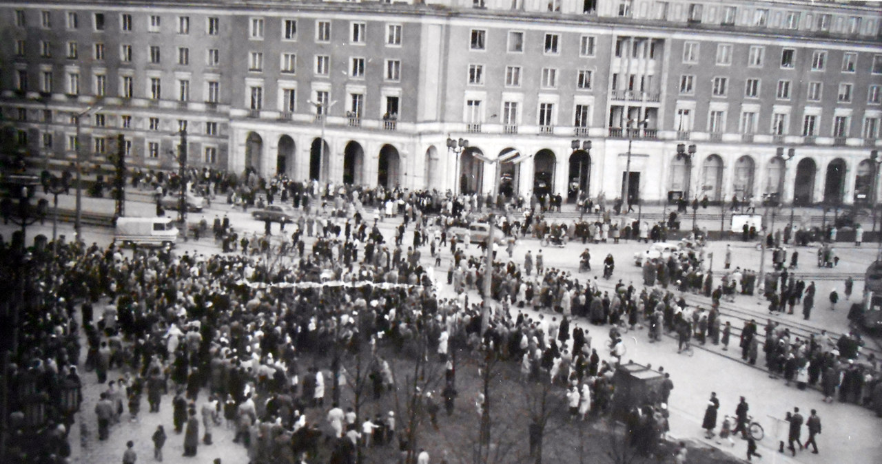 Kwiecień 1960 r. Zajścia przeniosły się na nowohucki Plac Centralny. Fot. z archiwum IPN /Archiwum autora