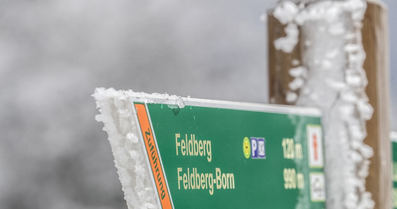 Kwiecień jest chłodniejszy niż marzec i ma więcej dni z przymrozkami na nizinach niż grudzień i listopad razem wzięte /AFP