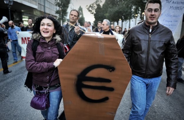 Kwota 750 mld euro pozwolił Europie zyskać na czasie, ale nie rozwiązał długofalowych problemów /AFP