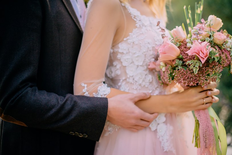 Kwota do koperty na wesele różni się w zależności od stopnia pokrewieństwa z parą młodą /123RF/PICSEL