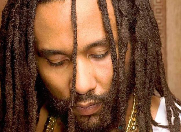 Ky-Mani Marley zaprezentuje piosenki swojego ojca, króla reggae Boba Marleya /.