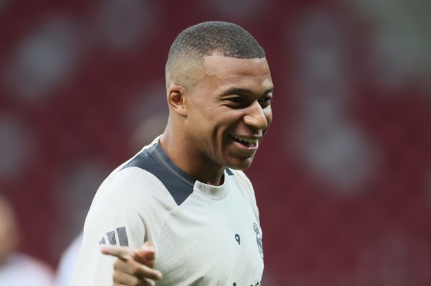 Kyliaa Mbappe podczas treningu na PGE Narodowym w Warszawie. / 	Leszek Szymański    /PAP