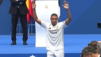 Kylian Mbappe piłkarzem Realu Madryt. Powitanie na Santiego Bernabeu. WIDEO