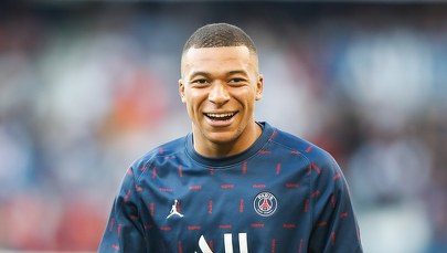 Kylian Mbappe przedłużył kontrakt z PSG. Fala kontrowersji