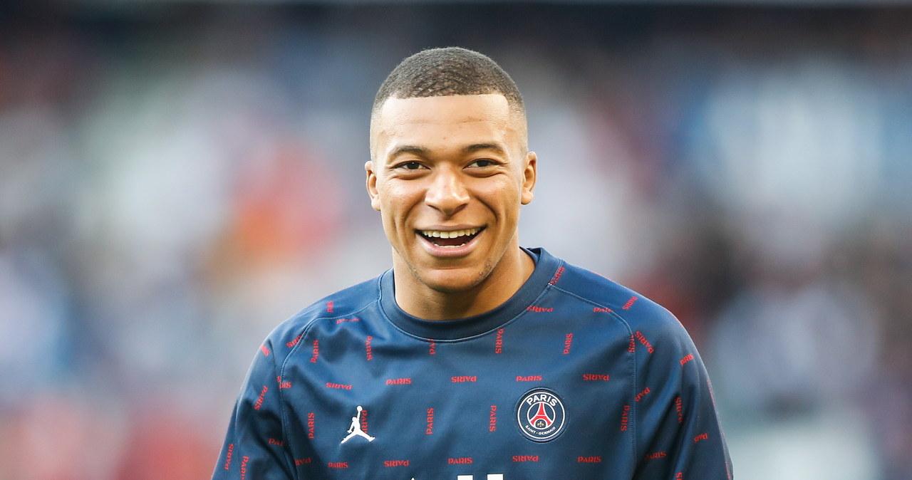 Kylian Mbappe przedłużył kontrakt z PSG. Fala kontrowersji