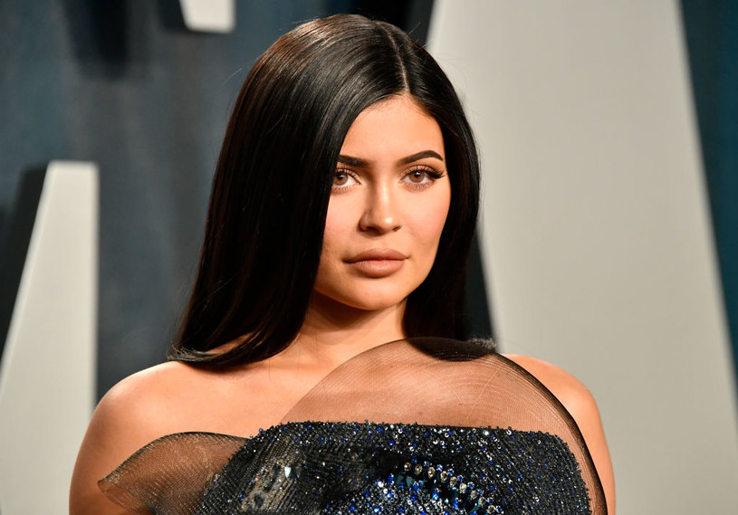 Kylie Jenner podczas imprezy oscarowe "Vanity Fair" prowadzonej przez Radhikę Jones /Frazer Harrison / Staff /Getty Images