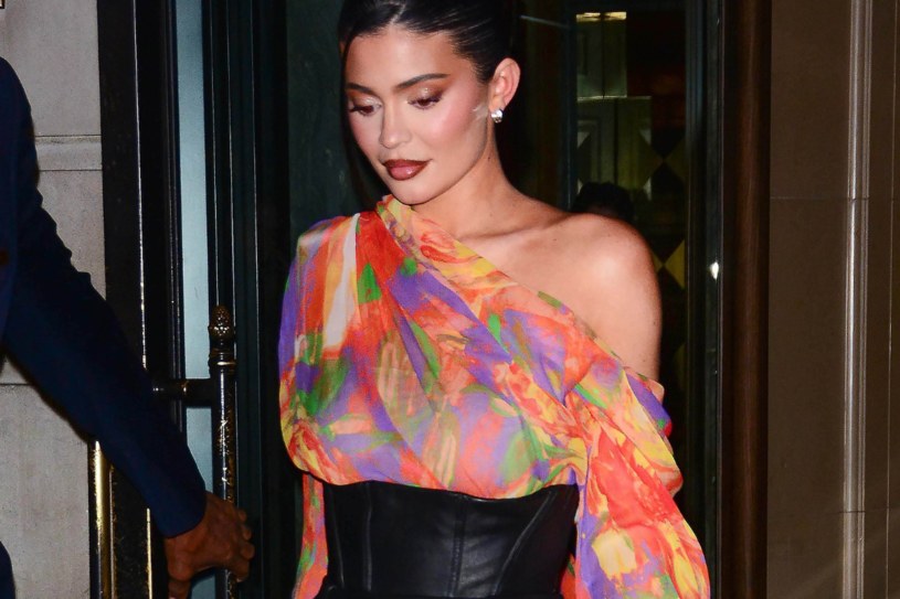 Kylie Jenner postanowiła rozjaśnić brwi /Patricia Schlein/Star Max / Contributor /Getty Images