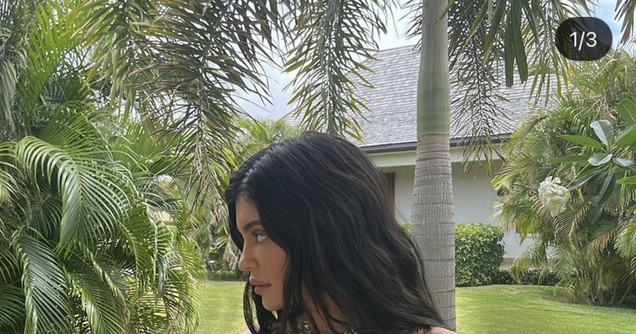 Kylie Jenner w za małym bikini /BLACKGRID /Agencja FORUM