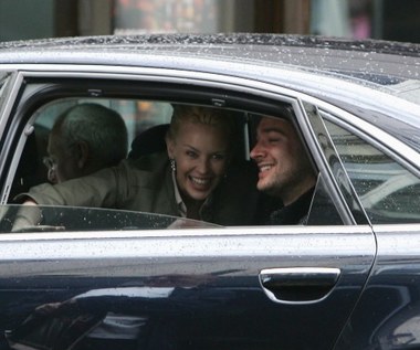 Kylie Minogue przyłapana w samochodzie w Londynie 2. lipca