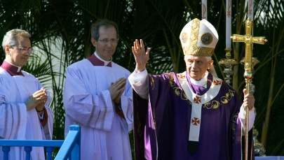 "L'Osservatore Romano": Papież już wiosną zeszłego roku zdecydował, że ustąpi