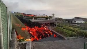 La Palma: Rzeka lawy wlewa się do domów