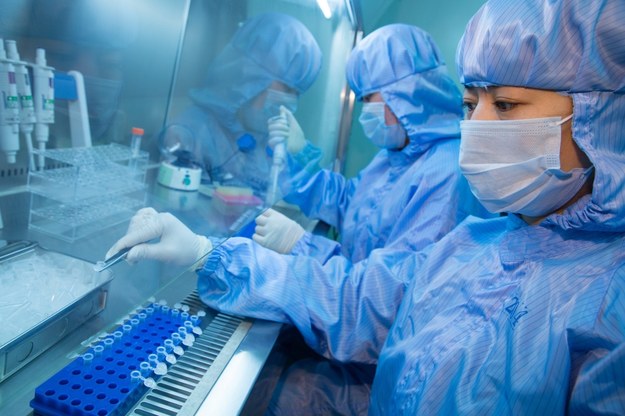 Laboratorium biotechnologiczne w Chinach prowadzące badania związane z wirusem Ebola //STR /PAP/EPA