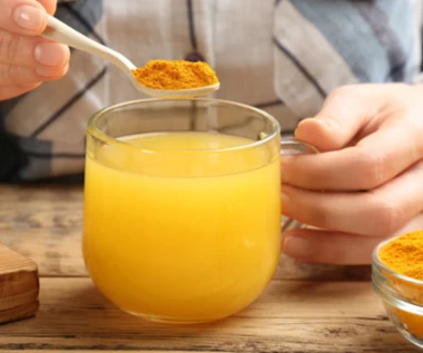 Łącz z wodą i pij rano. Zastąpi herbatę, pobudzi mózg, wesprze metabolizm