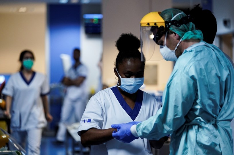 Łącznie w Belgii hospitalizowanych jest 4524 pacjentów /KENZO TRIBOUILLARD /AFP