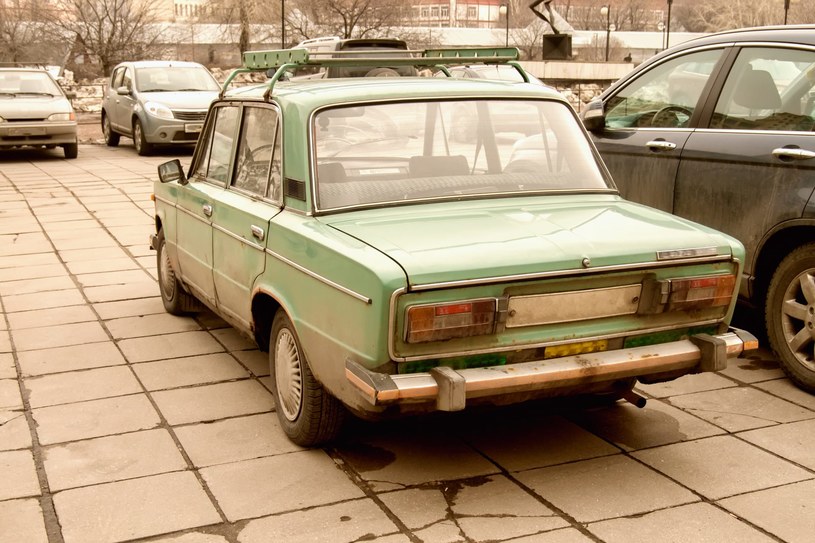 Łada 2107 to najchętniej kupowany w Rosji samochód używany w lutym i marcu 2024 roku /123RF/PICSEL